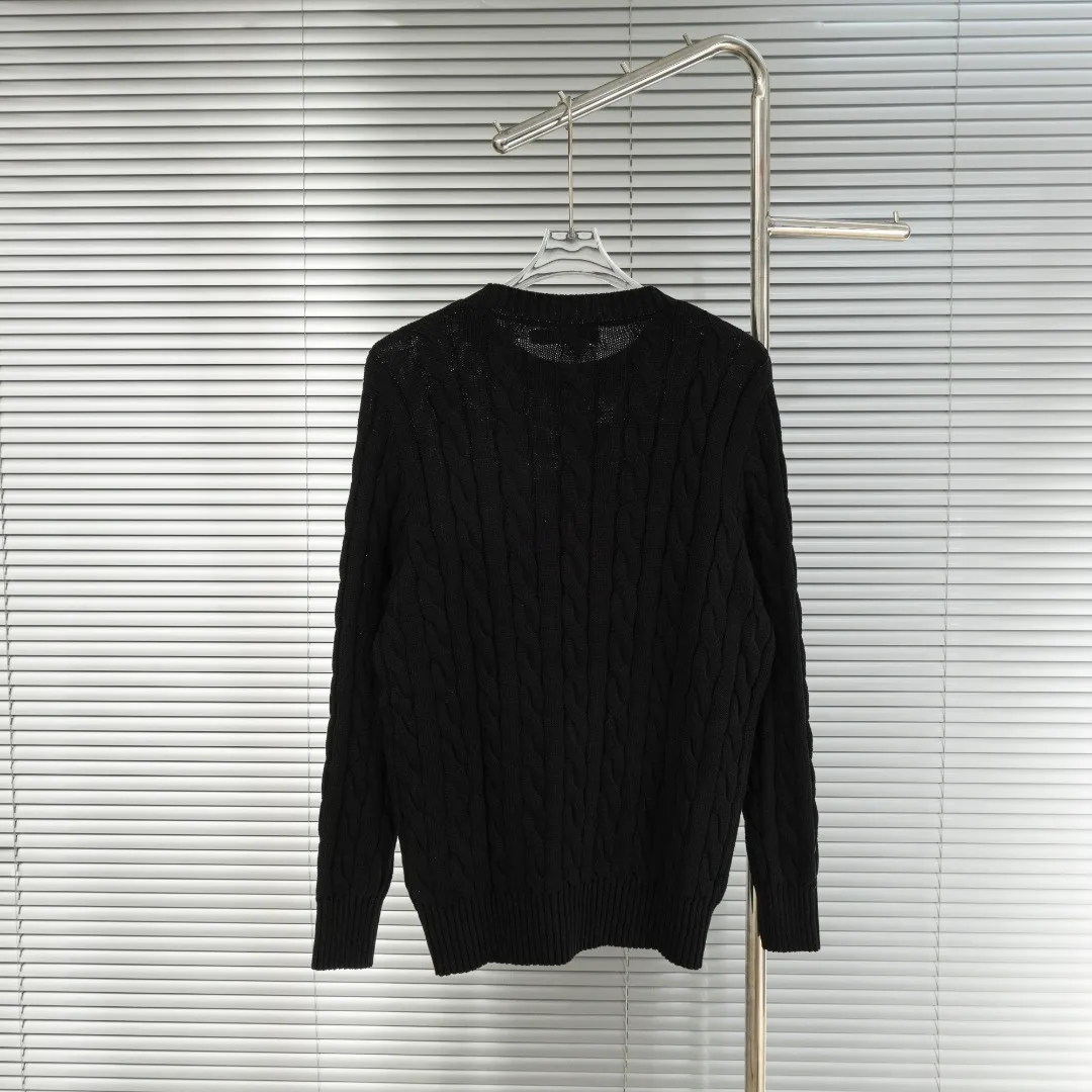 P280 top version (different currencies). You can scan the code to enter the official website. Style: Ralph Lauren POLO Ralph Lauren small label embroidered knitted old money style long-sleeved sweater. Color: Picture color. Size: S-XL. Fabric: pure cotton. Accessories: full set of customized accessories. No gender distinction. Same style for men and women.